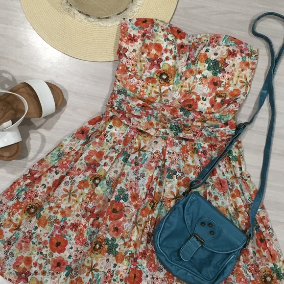 American Rag Dresses & Skirts - American Rag 100% cotton floral dress size M